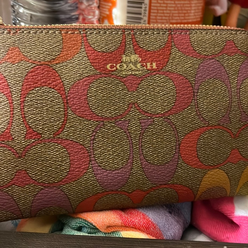 Coach signature corner zip
